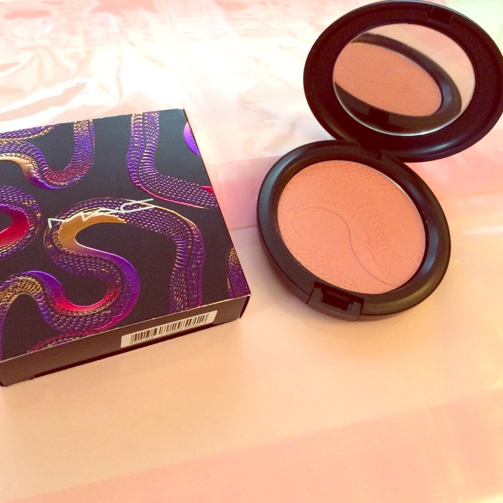 MAC Year of the Serpent - Shell Pearl
